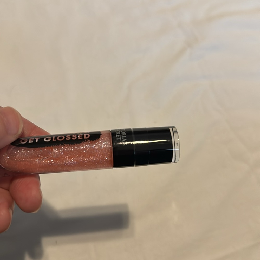 Victoria’s Secret get glossed lip shine stardust - Picture 4 of 4
